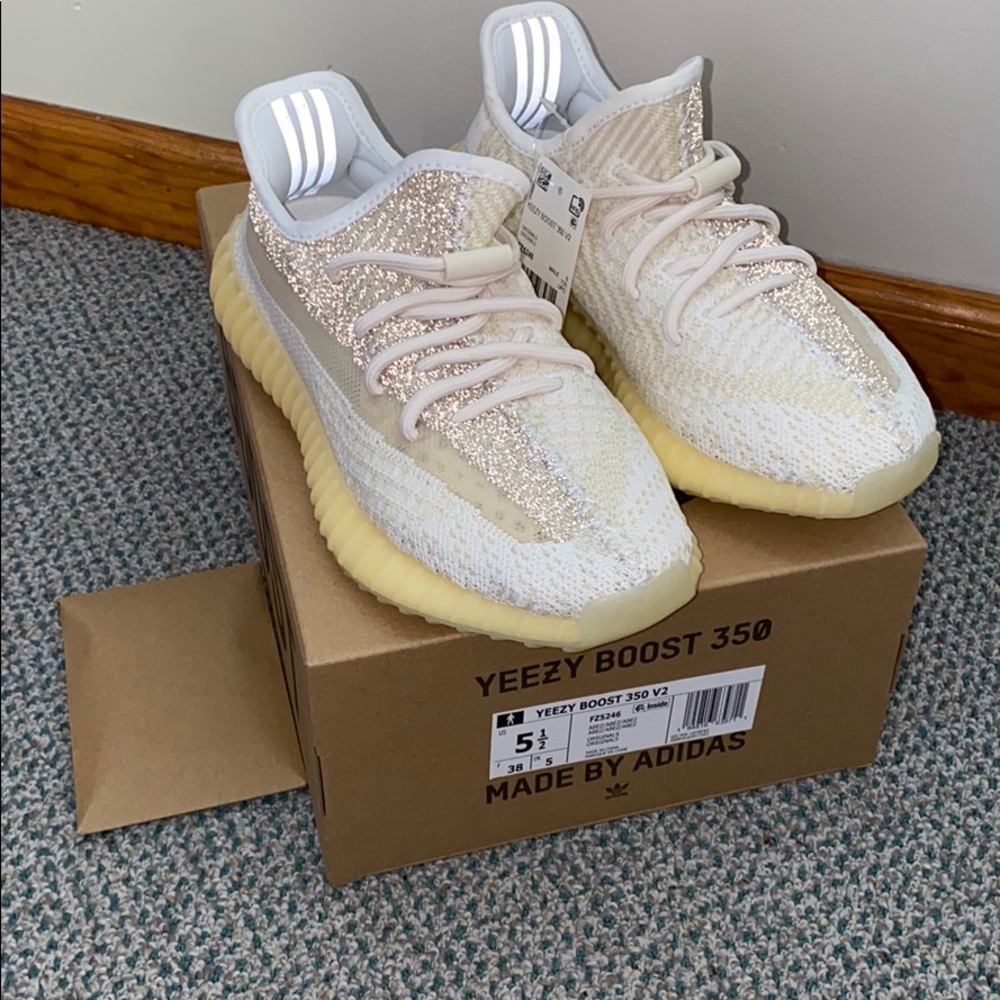Yeezy Boost 350 V2 - Picture 1 of 12